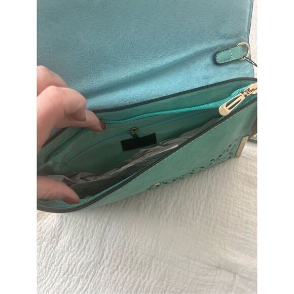 NWT The Ana Laser Cut Messenger Clutch Wristlet Crossbody - Picture 4 of 7